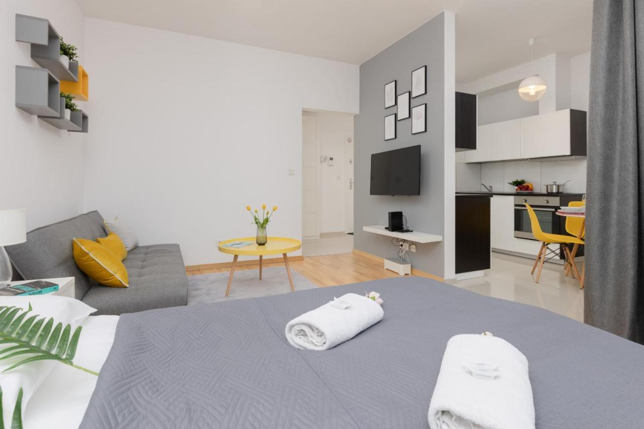 Warsaw Wola Apartment Near Nocny Market By Noclegi Renters Esterno foto