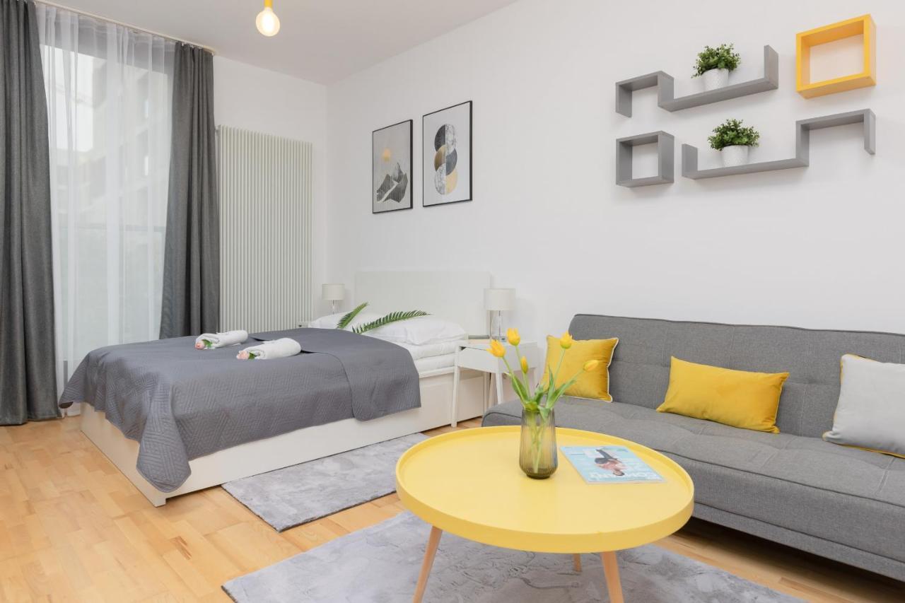 Warsaw Wola Apartment Near Nocny Market By Noclegi Renters Esterno foto